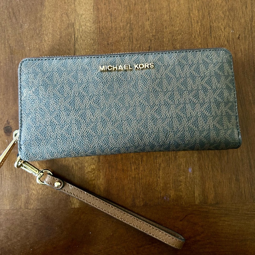 Michael Kors Wristlet